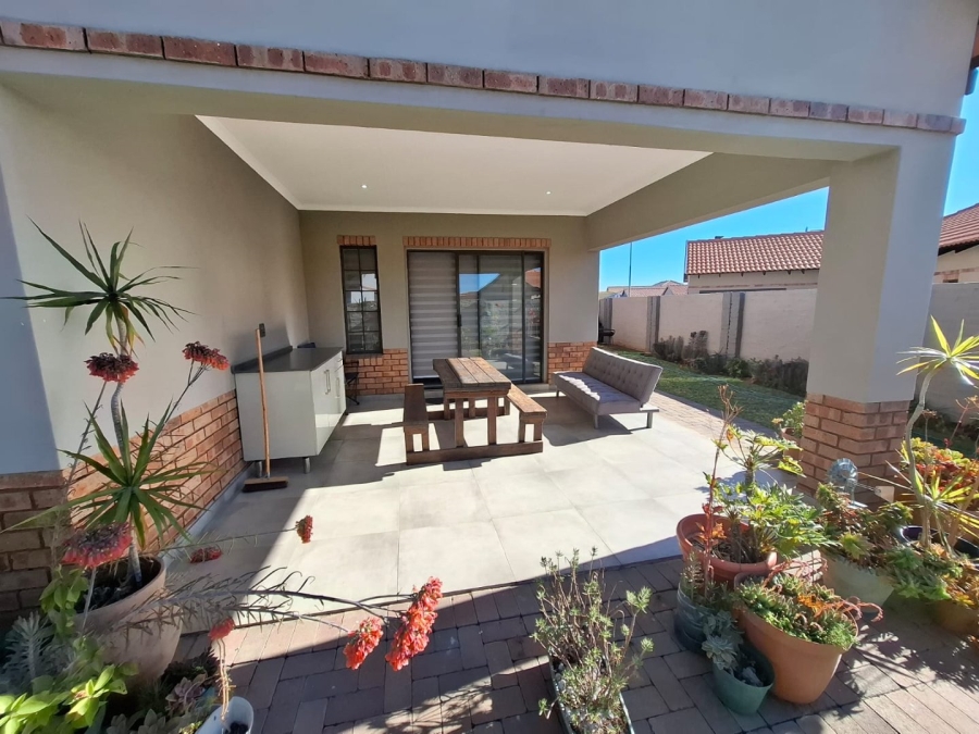 4 Bedroom Property for Sale in Waterkloof East North West